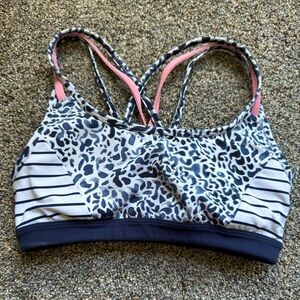Athleta Fully Focused Strappy Crossback Wirefree Sports Bra Lined Padded Blue